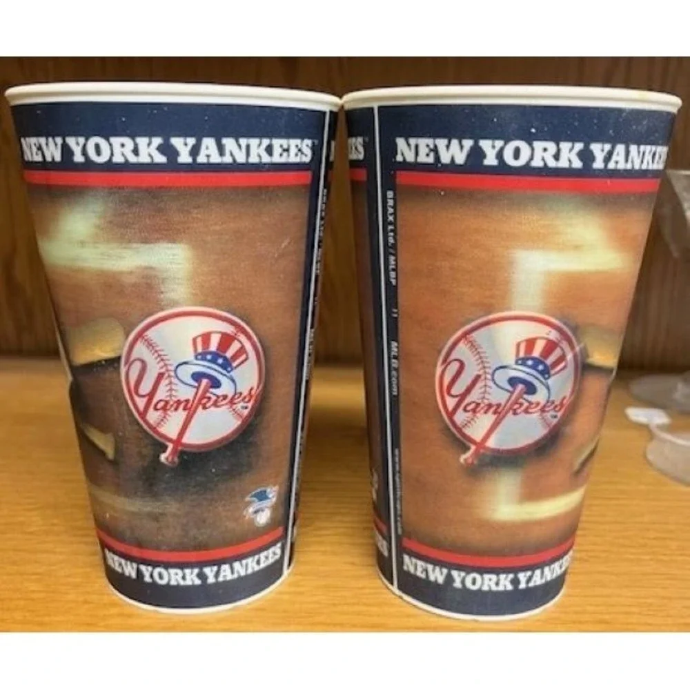 (2) New York Yankees Hologram Plastic Cup - Capital Cups